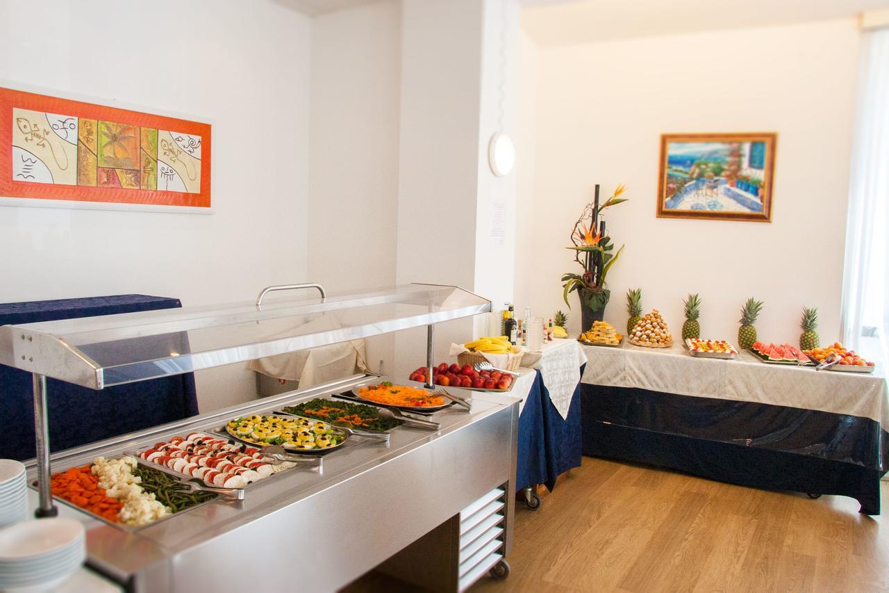 Hotel Raffaello 切塞纳蒂科 外观 照片