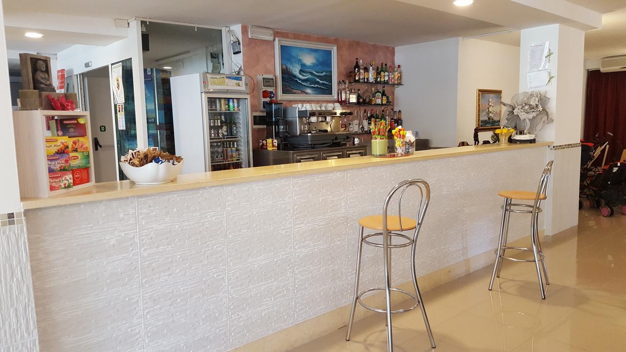 Hotel Raffaello 切塞纳蒂科 外观 照片